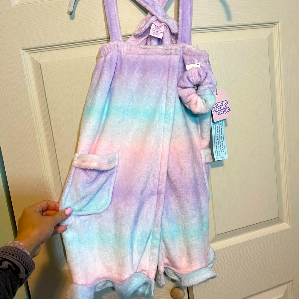 Shower wrap and scrunchie